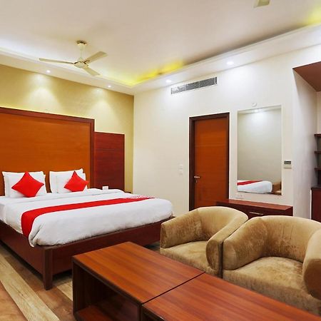 Hotel Capital O Green Palms Near Jhilmil Metro Station Nuova Delhi Esterno foto