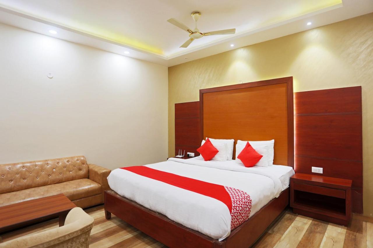 Hotel Capital O Green Palms Near Jhilmil Metro Station Nuova Delhi Esterno foto