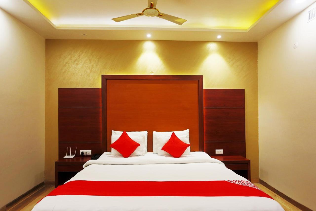 Hotel Capital O Green Palms Near Jhilmil Metro Station Nuova Delhi Esterno foto