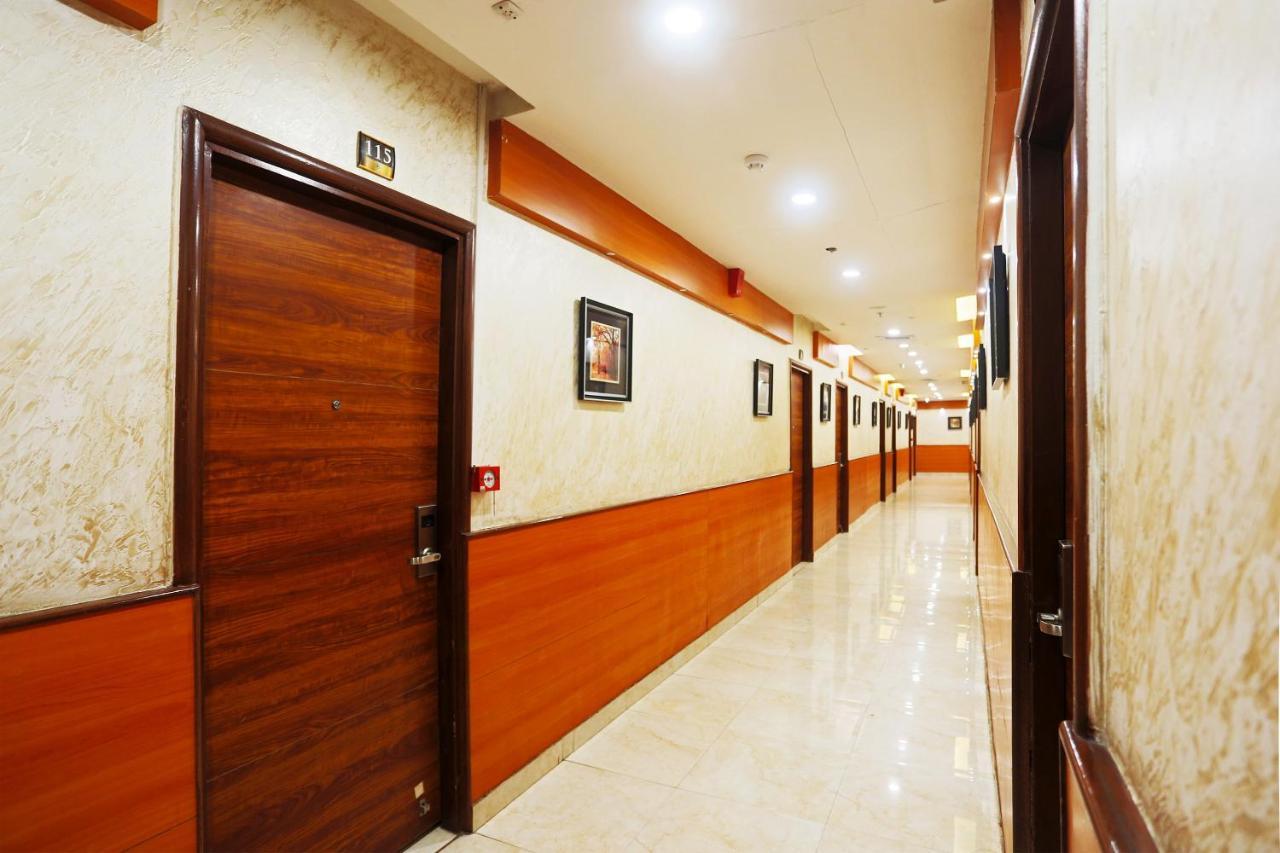 Hotel Capital O Green Palms Near Jhilmil Metro Station Nuova Delhi Esterno foto