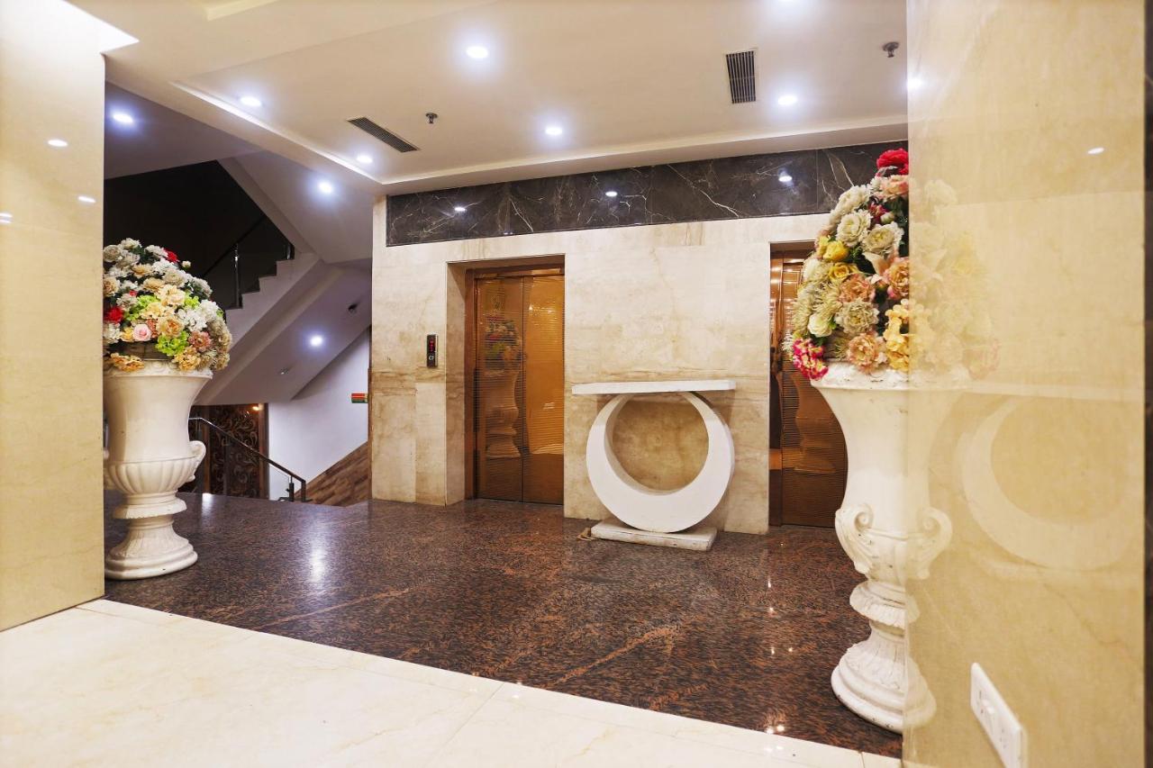 Hotel Capital O Green Palms Near Jhilmil Metro Station Nuova Delhi Esterno foto