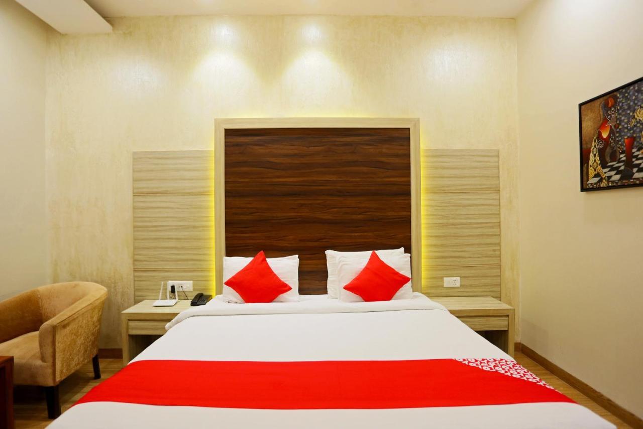 Hotel Capital O Green Palms Near Jhilmil Metro Station Nuova Delhi Esterno foto