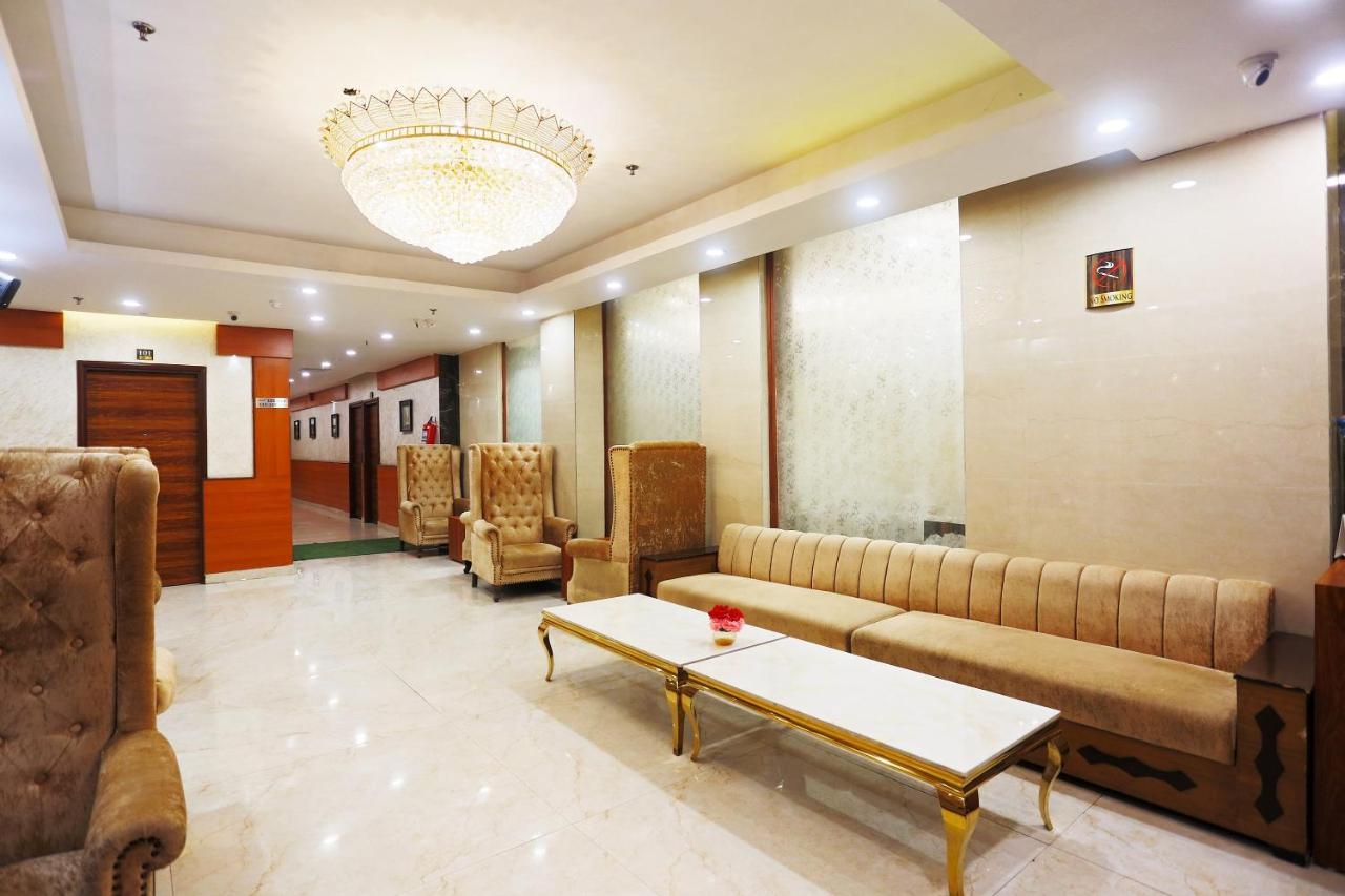Hotel Capital O Green Palms Near Jhilmil Metro Station Nuova Delhi Esterno foto