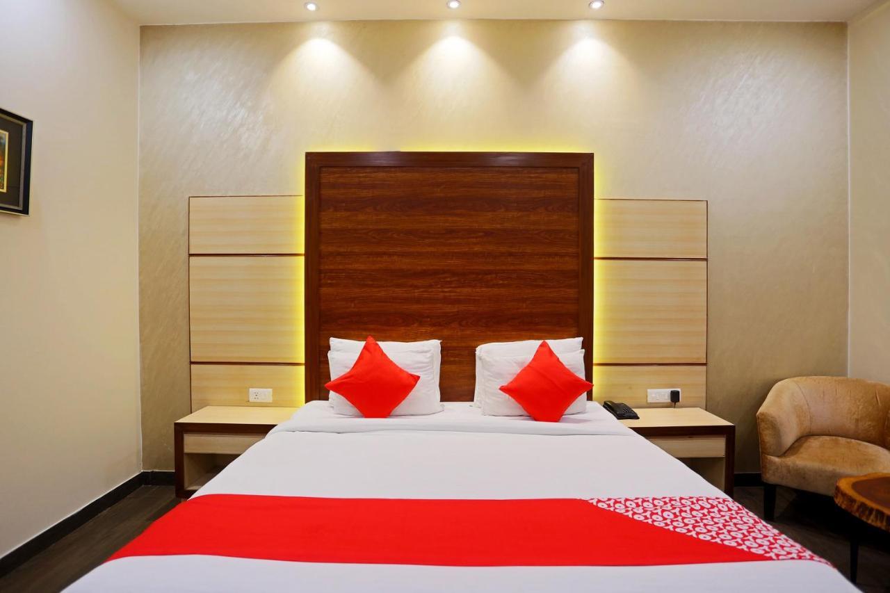 Hotel Capital O Green Palms Near Jhilmil Metro Station Nuova Delhi Esterno foto