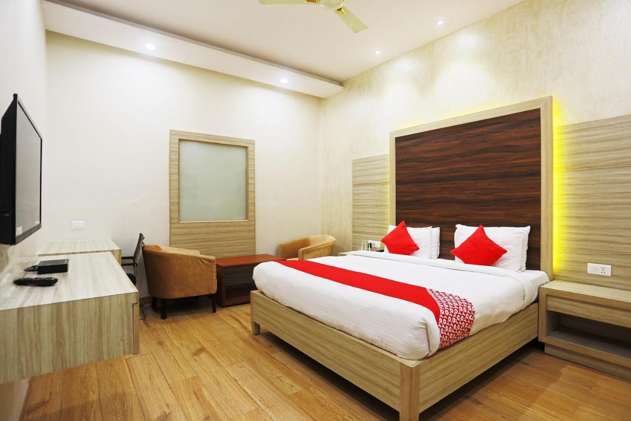 Hotel Capital O Green Palms Near Jhilmil Metro Station Nuova Delhi Esterno foto