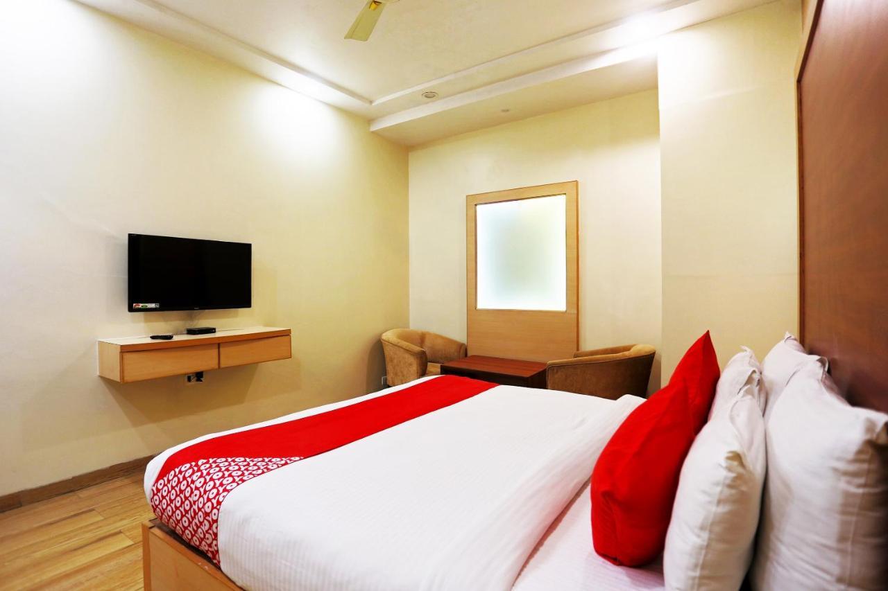 Hotel Capital O Green Palms Near Jhilmil Metro Station Nuova Delhi Esterno foto