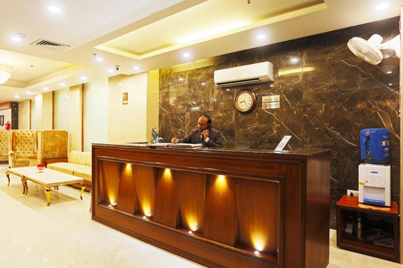 Hotel Capital O Green Palms Near Jhilmil Metro Station Nuova Delhi Esterno foto