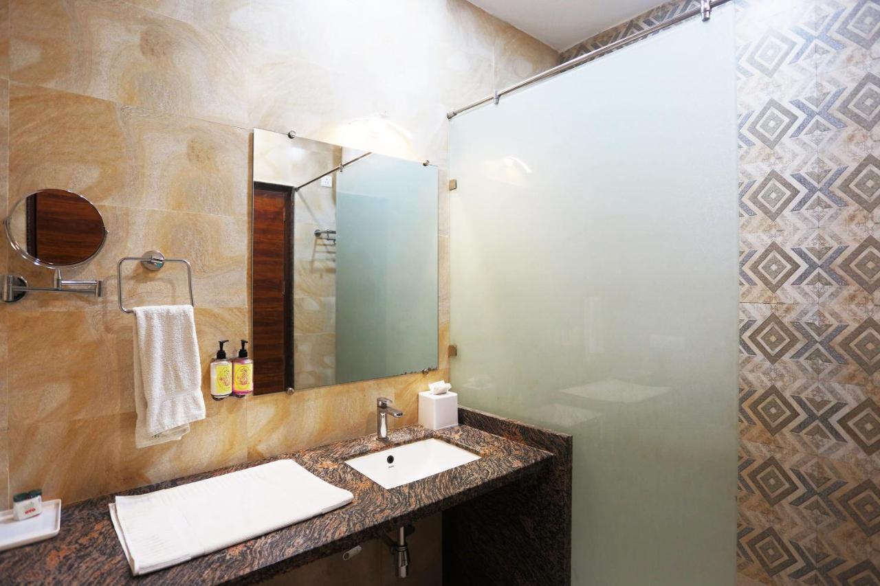Hotel Capital O Green Palms Near Jhilmil Metro Station Nuova Delhi Esterno foto