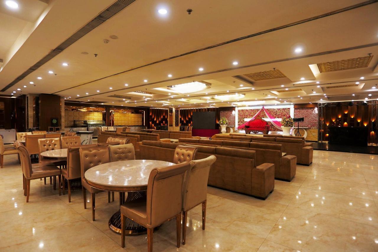 Hotel Capital O Green Palms Near Jhilmil Metro Station Nuova Delhi Esterno foto