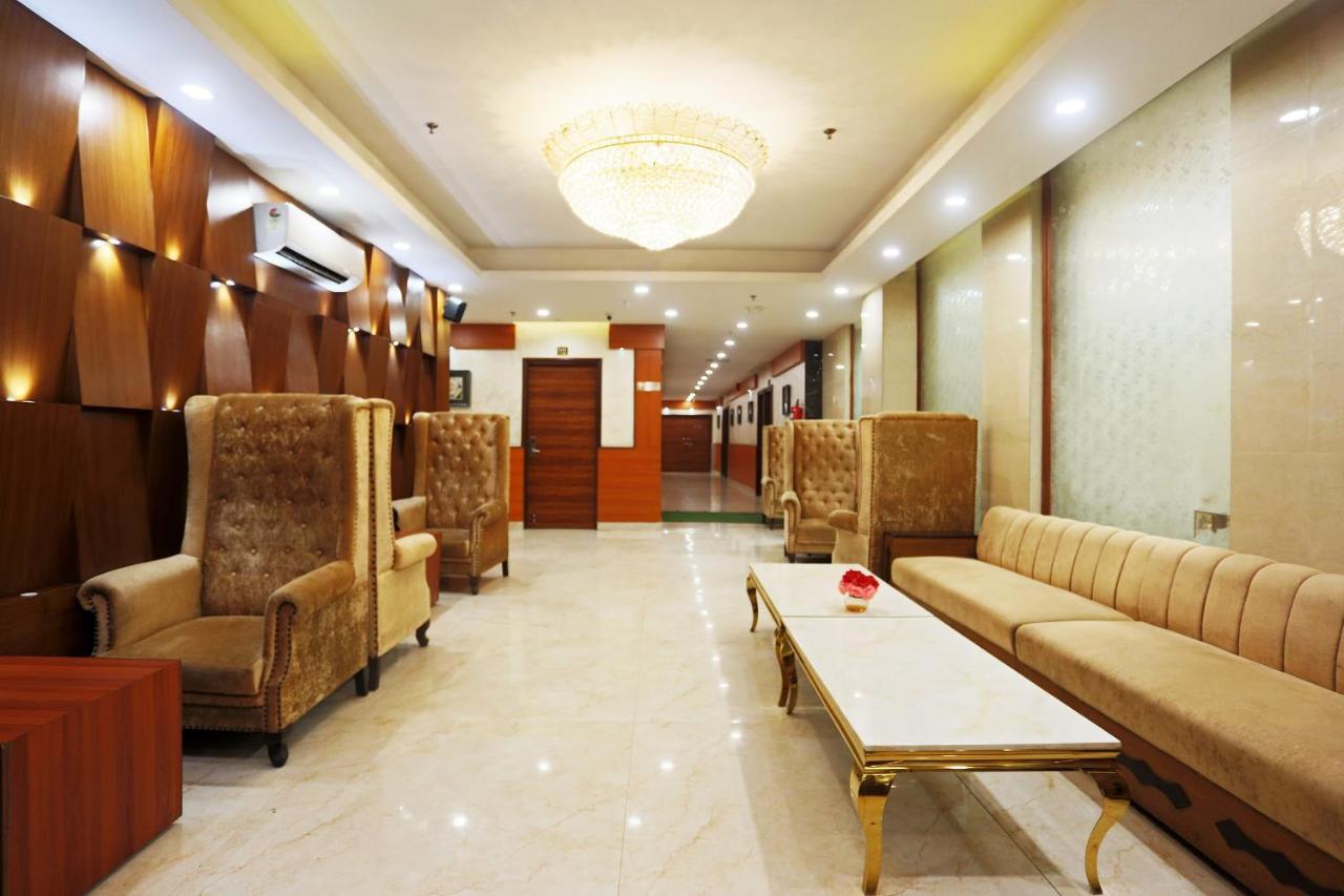 Hotel Capital O Green Palms Near Jhilmil Metro Station Nuova Delhi Esterno foto
