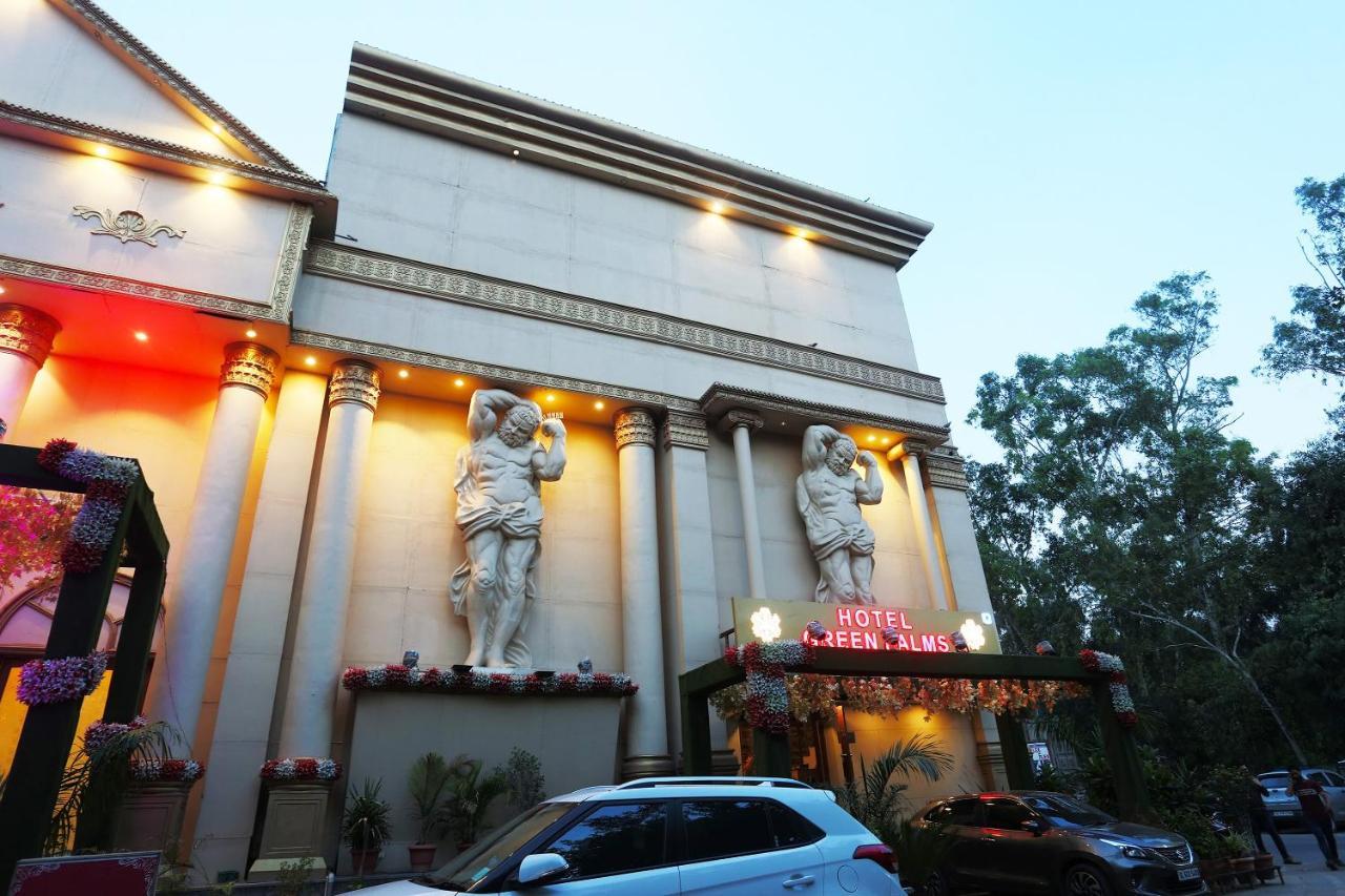 Hotel Capital O Green Palms Near Jhilmil Metro Station Nuova Delhi Esterno foto