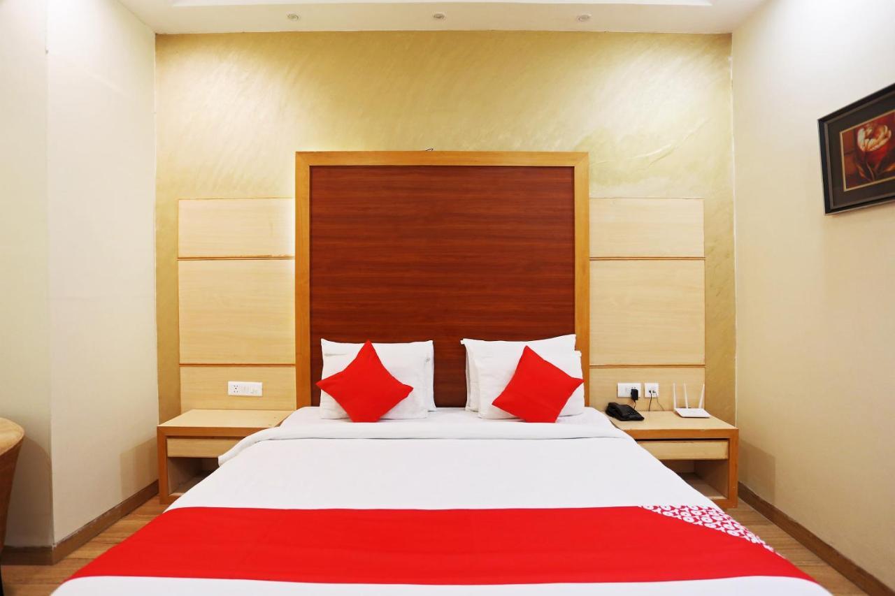 Hotel Capital O Green Palms Near Jhilmil Metro Station Nuova Delhi Esterno foto