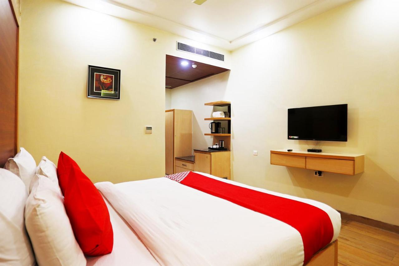 Hotel Capital O Green Palms Near Jhilmil Metro Station Nuova Delhi Esterno foto